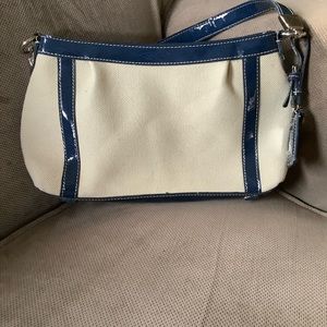 LIZ CLAIBORNE Canvas/Navy Patent look Bag